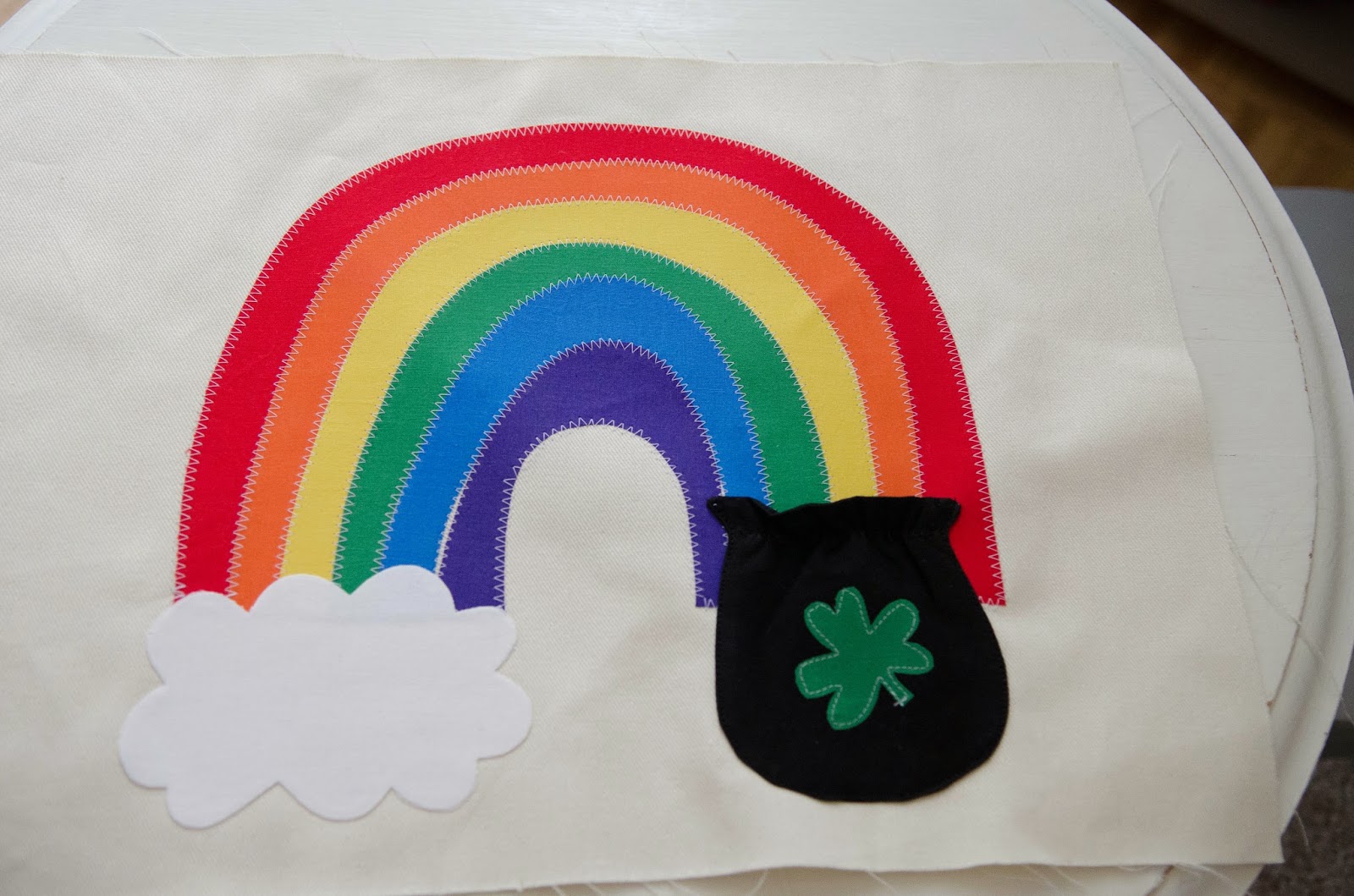 ‘pot of gold’ rainbow placemats
