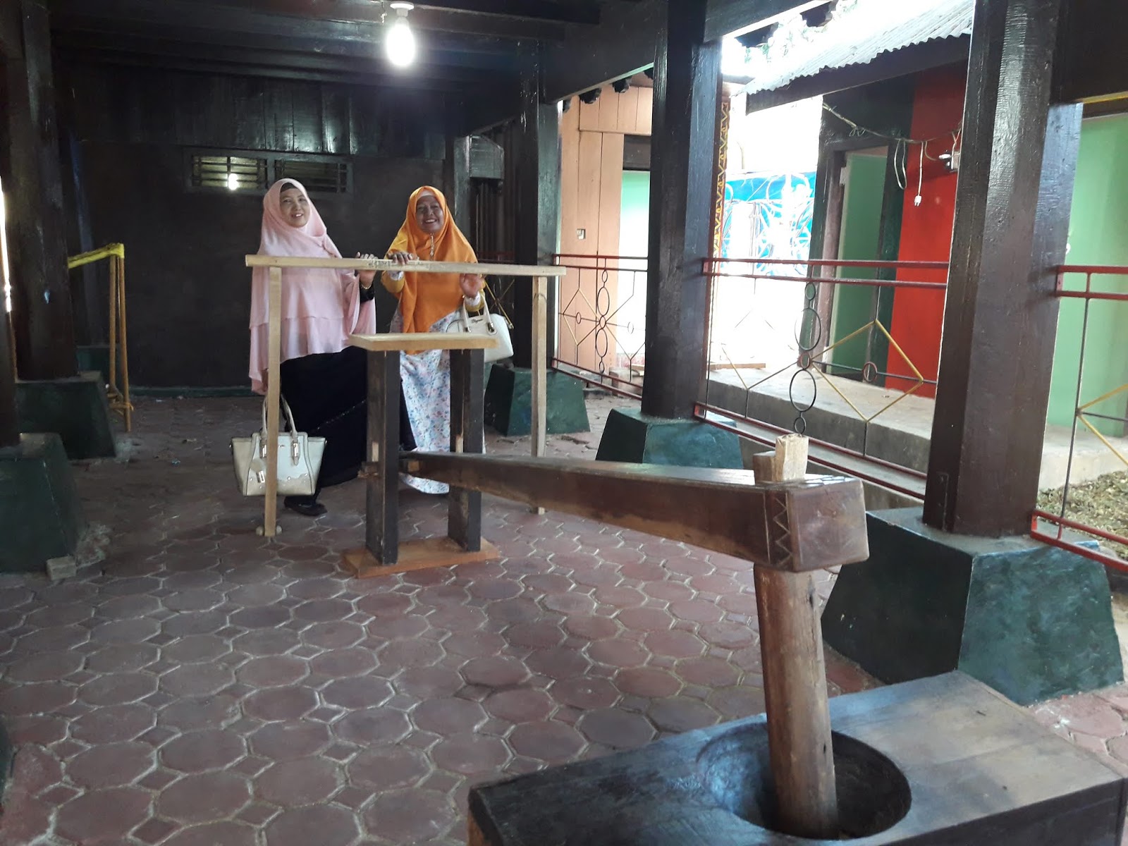 [Foto]: Persiapan Anjungan Aceh Selatan Perhelatan PKA ke-7