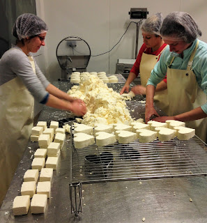 neufchatel, fromage neufchatel, fromage en forme de coeur, fabrication fromage, fabrication neufchatel, fromage normand, fromage pays de bray, blog fromage ,blog fromage maison, faire son fromage, cuisine fromage, laiterie de paris, fromagerie paris, voyage fromage, tour du monde fromage, pierre coulon