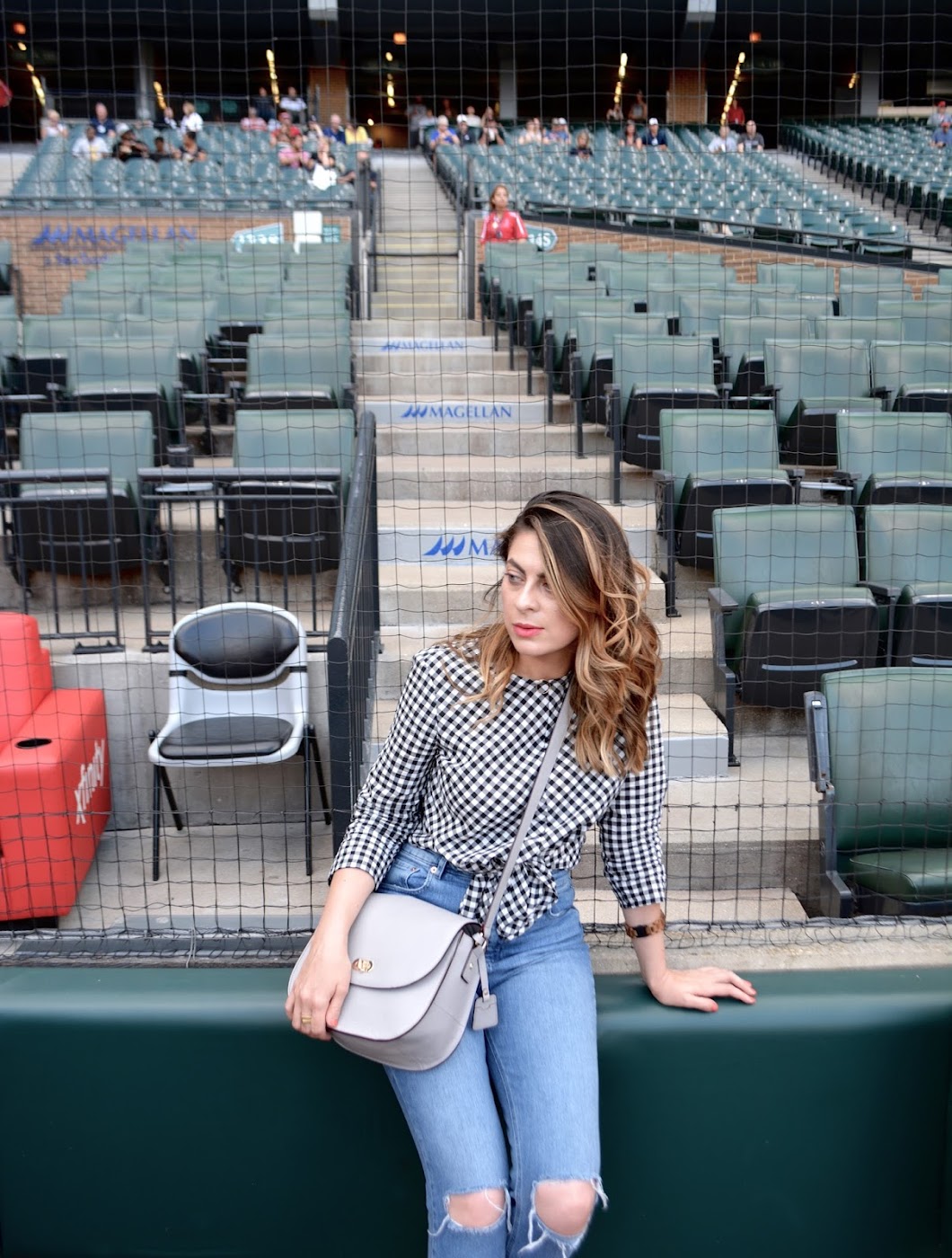 Claremont camera bag, Lo & Sons, Lo & Sons Claremont bag, leather camera bag, bolso de cámara Lo & Sons, bolso de cámara de cuero, Chicago blogger, bloguera de Chicago, Latina blogger, bloguera latina, Chicago White Sox, Millennium Park, Iridium clothing, Roof on theWit, Upstairs at the Gwen, azoteas de Chicago, Lo & Sons bags