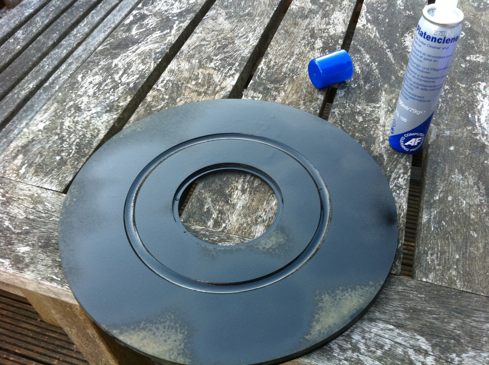 Restoring rubber turntable mats