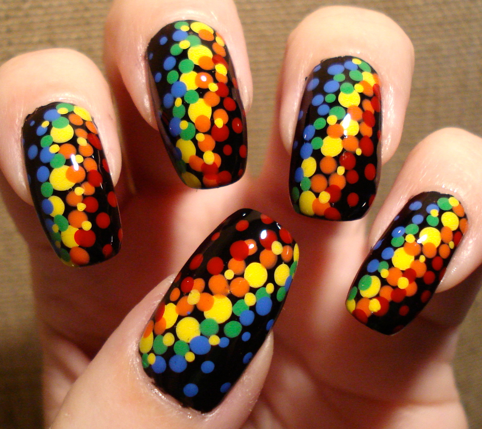Little Miss Nailpolish: Dotted Rainbow Nails - swatches