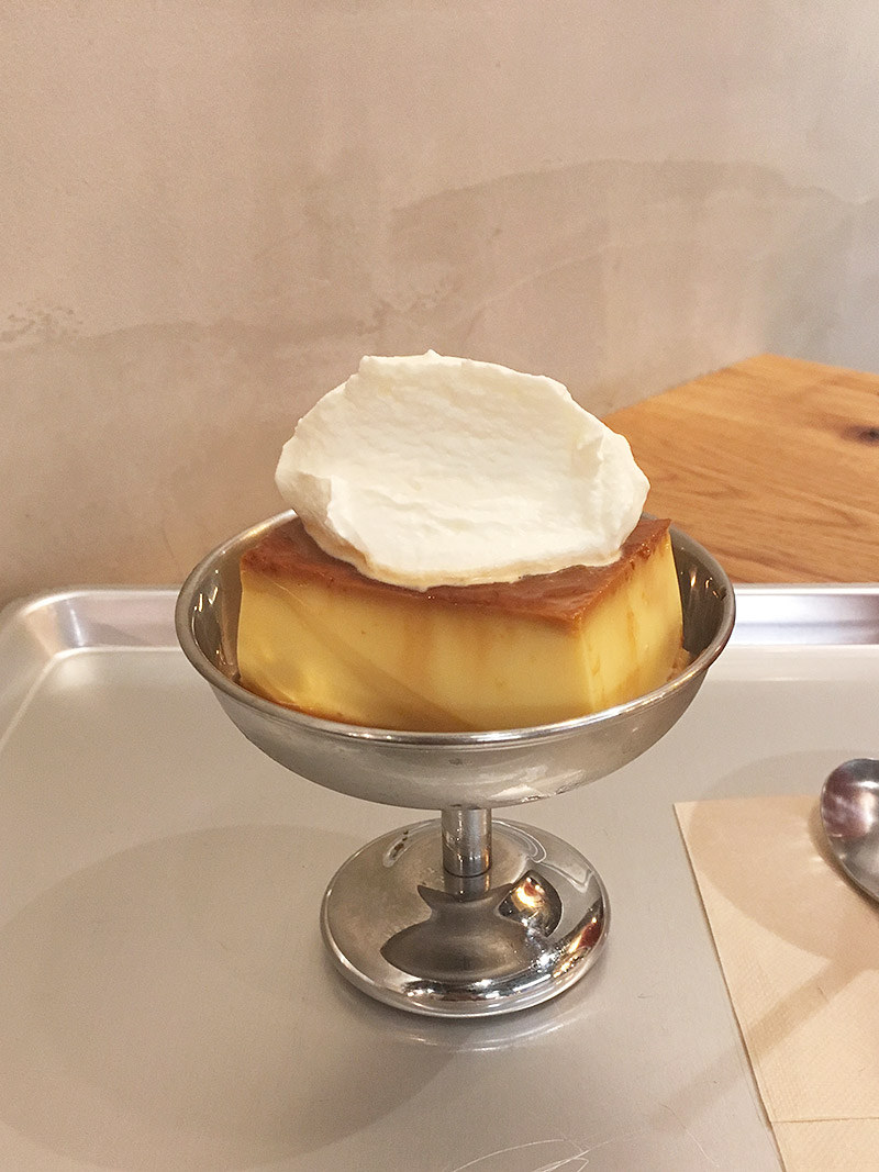 JR御徒町駅から徒歩2〜3分にあるモダンカフェ『egg baby cafe』のエッグベイビープリン