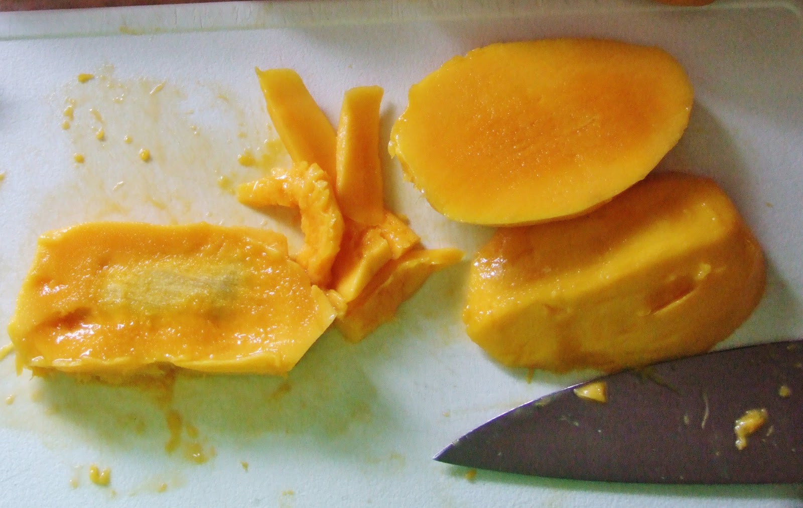 Easy Life Meal and Party Planning: How to Cut and Freeze a Mango
