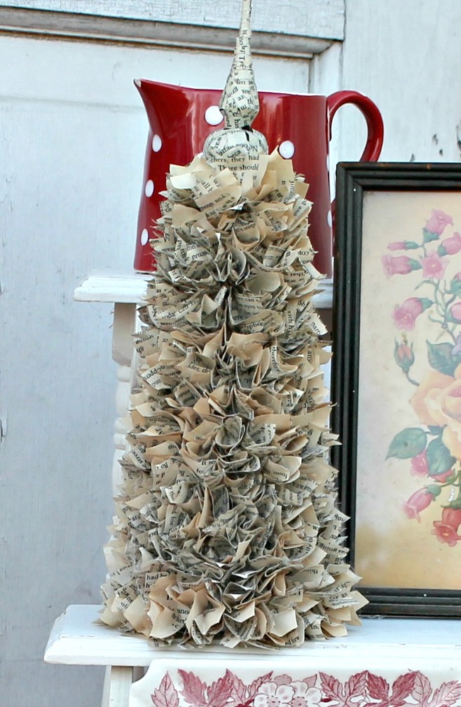 20 North Ora Vintage Book Page Christmas Tree