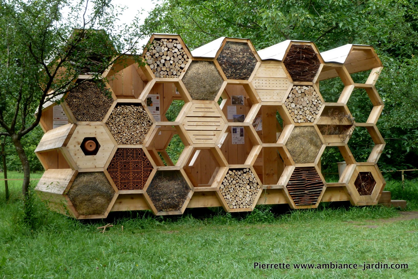 ambiance-jardin-archi-20-hotel-abeilles-bienen-hotel