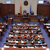 Πέρασαν οι συνταγματικές αλλαγές στα Σκόπια - Στην Ελλάδα η "καυτή πατάτα" της κύρωσης