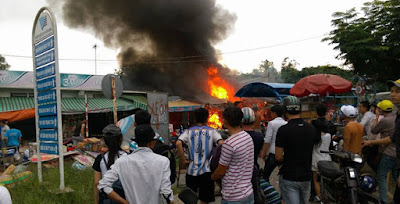 cháy ở chợ đêm