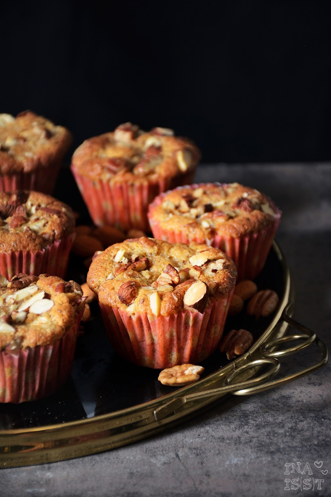 Ina Is(s)t: Saftige Apfel-Nuss-Muffins / Juicy nut muffins with apple