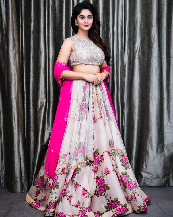 Surbhi at Zee Apsara Awards 2018