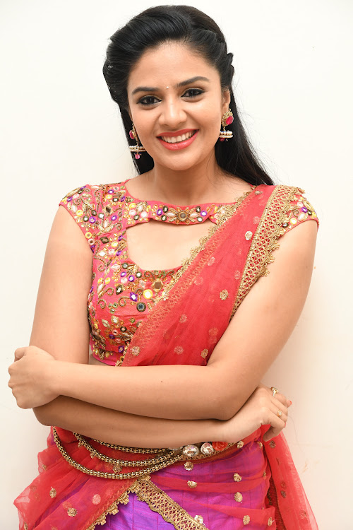 Srimukhi At Aatadukundam Raa Movie Audio Launch