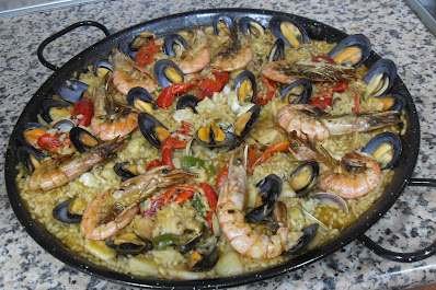 Arroz con mariscos y cangrejos de rio