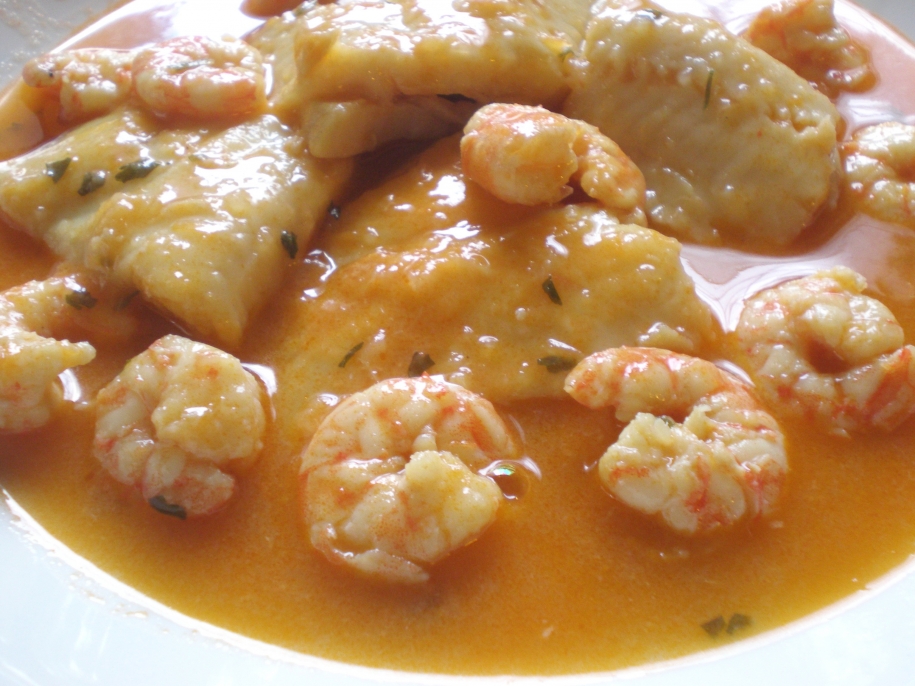 Merluza_en_salsa_de_marisco.JPG