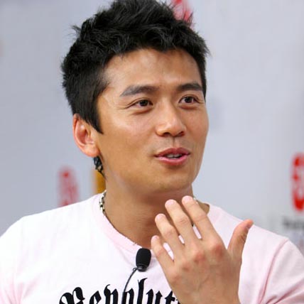 http://4.bp.blogspot.com/-ACy_V95SdKM/UclpUYaiOOI/AAAAAAAAJ34/gVIdW5maEgw/s1600/Tang+Wenlung+(Tong+Man-Lung).jpg