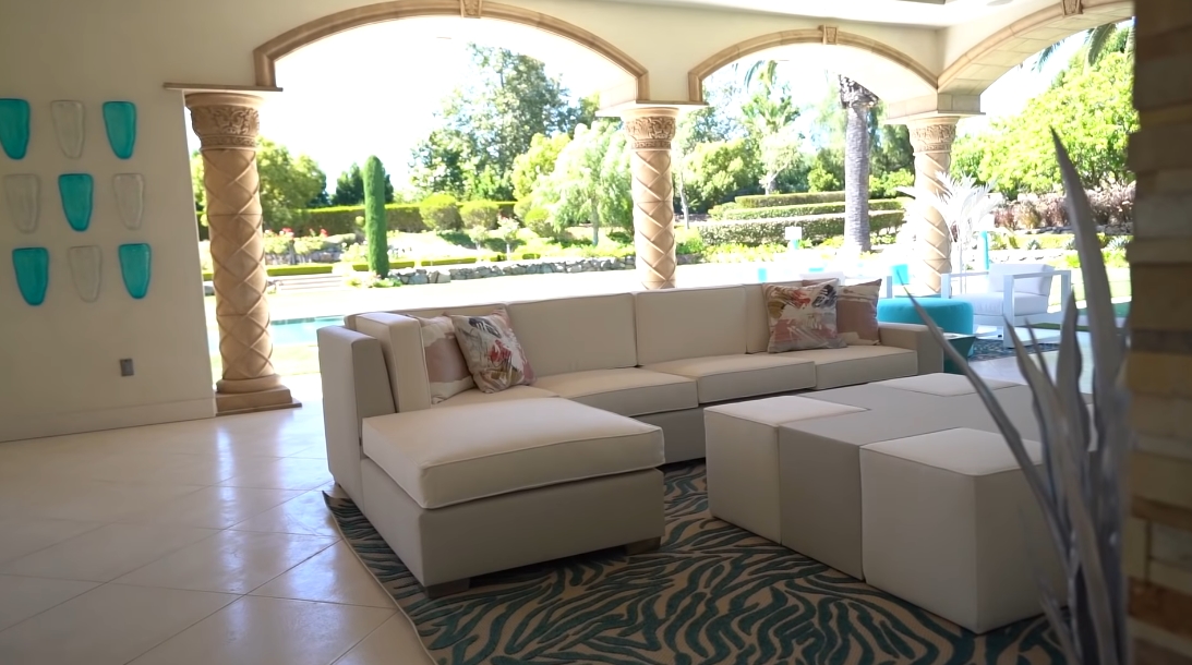 43 Interior Design Photos vs. FaZe Rug's New Luxury Mansion Tour In 2020