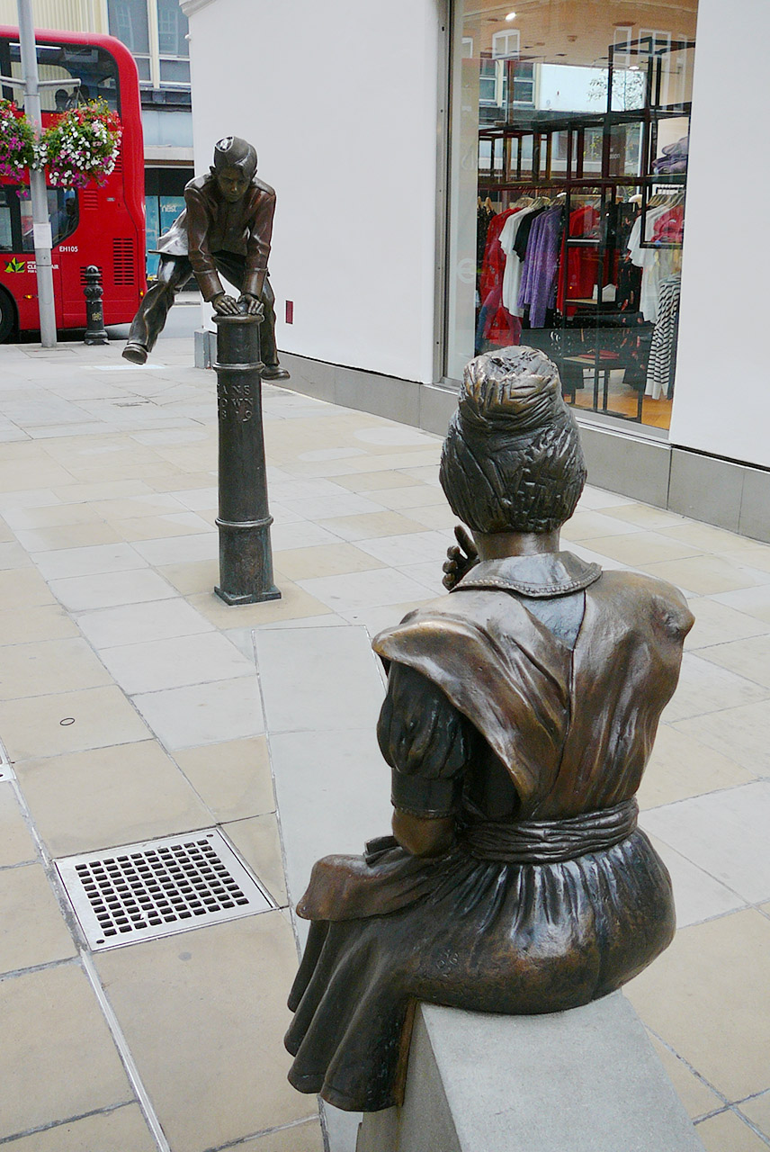 Statues Quo Two pupils (Deux élèves)