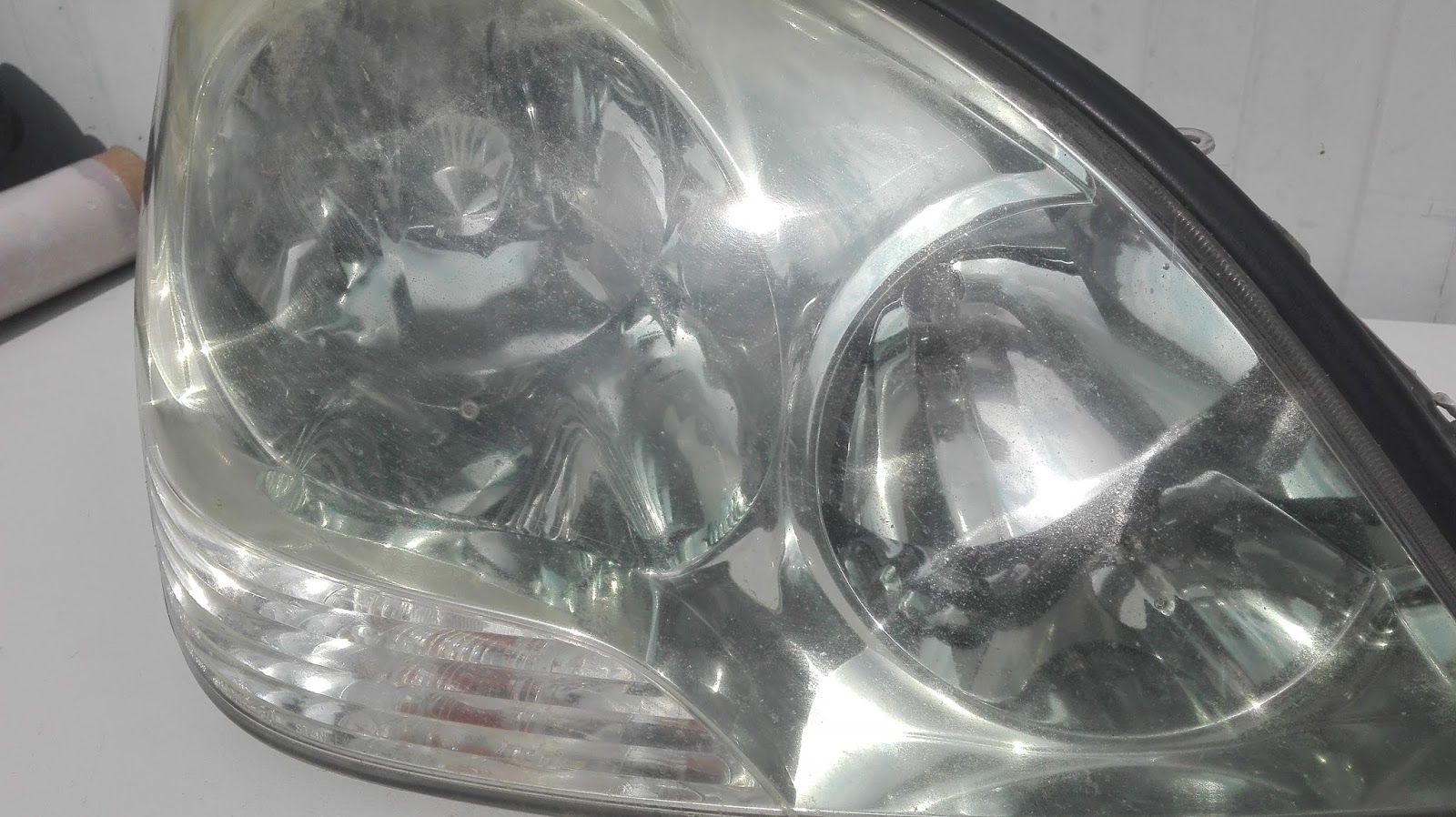 Naprawa świateł samochodowych LEXUS przeróbka lamp z