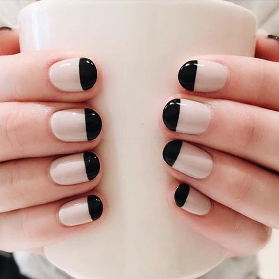 Fαshiση Gαlαxy 98 ☯ tip black and white nail polish art nail art ideas