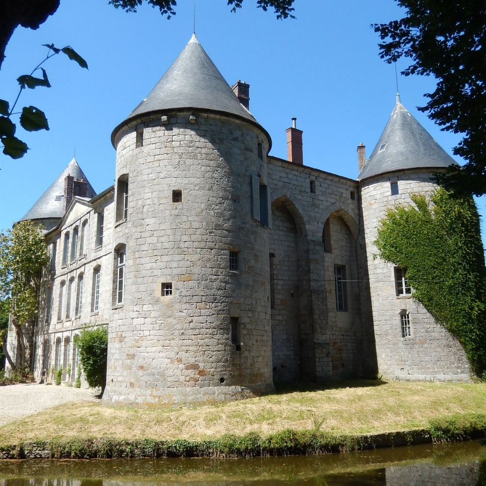 Les Châteaux Royaux , Seigneuriaux et les villes Royales, Historique en