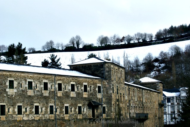 foto de la nieve en el monasterio de samos