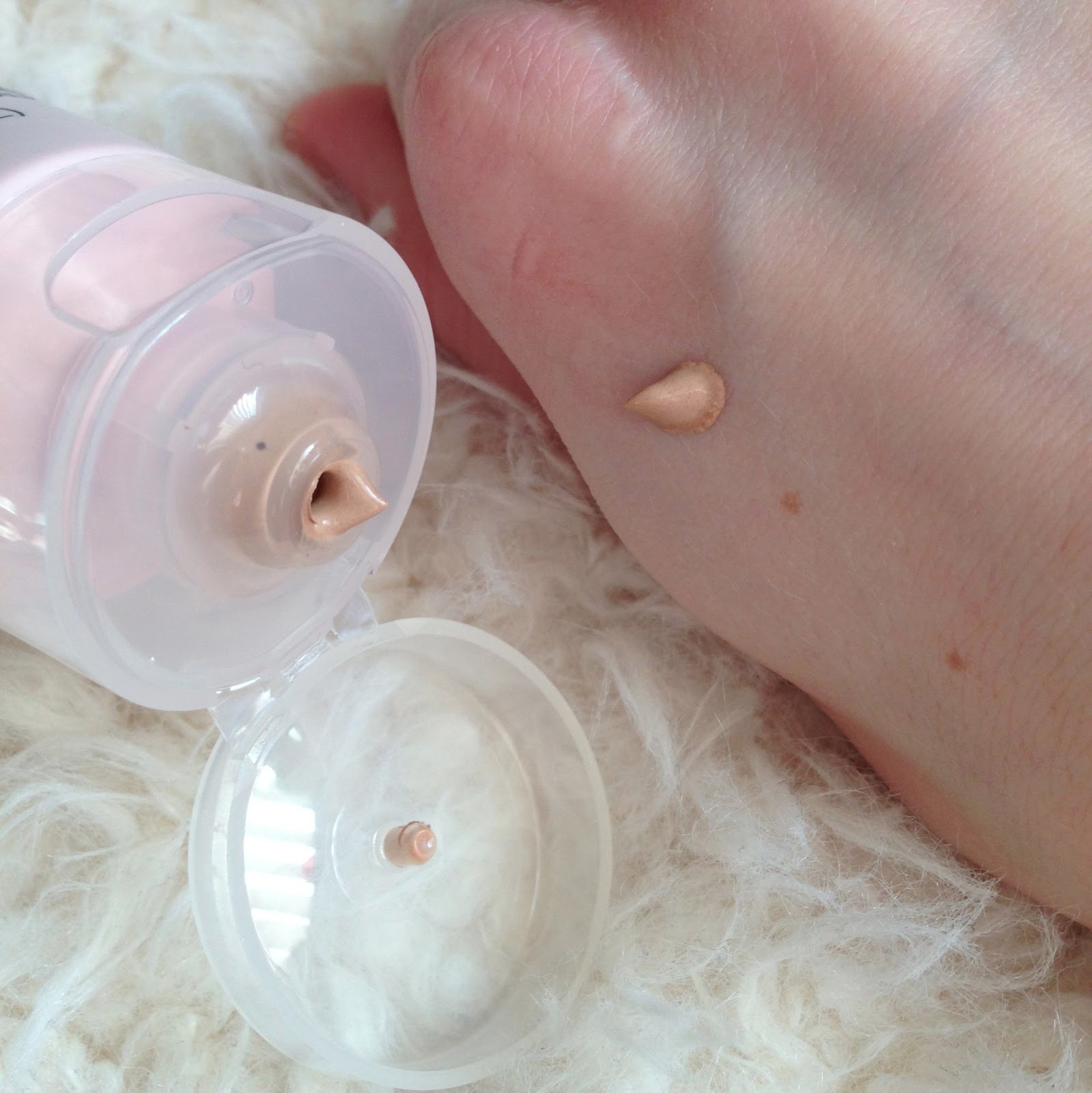 The Body Shop Vitamin E Tinted Moisture Lotion Inthefrow