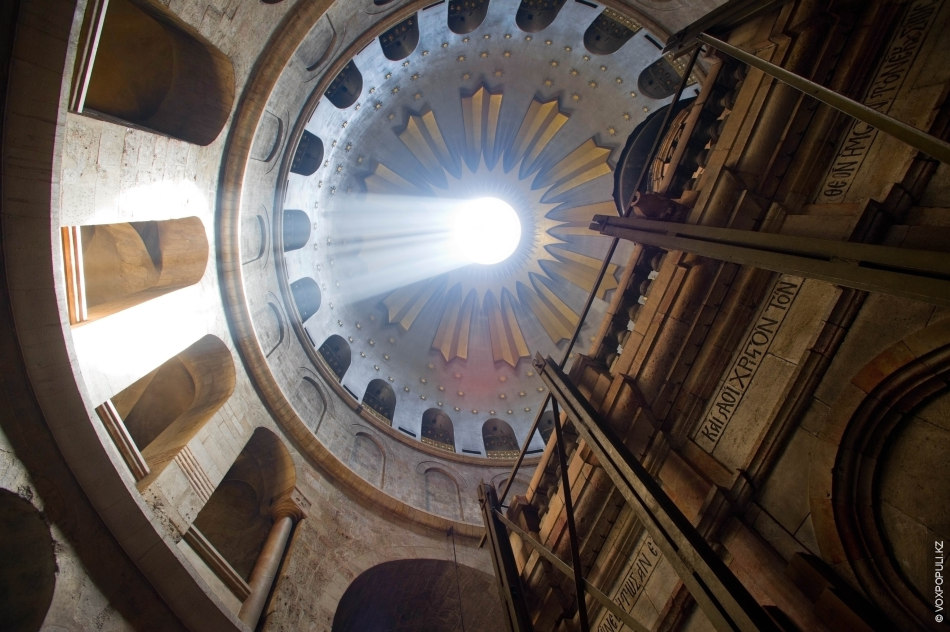 Храм спаса на крови внутри панели. Храм спаса на крови мозаика. Пол в храме спаса на крови в йошкар оле. Спас на крови тень. Спас на крови алтарь.