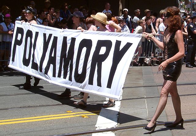 Start of polyamory contingent at San Francisco Pride 2004