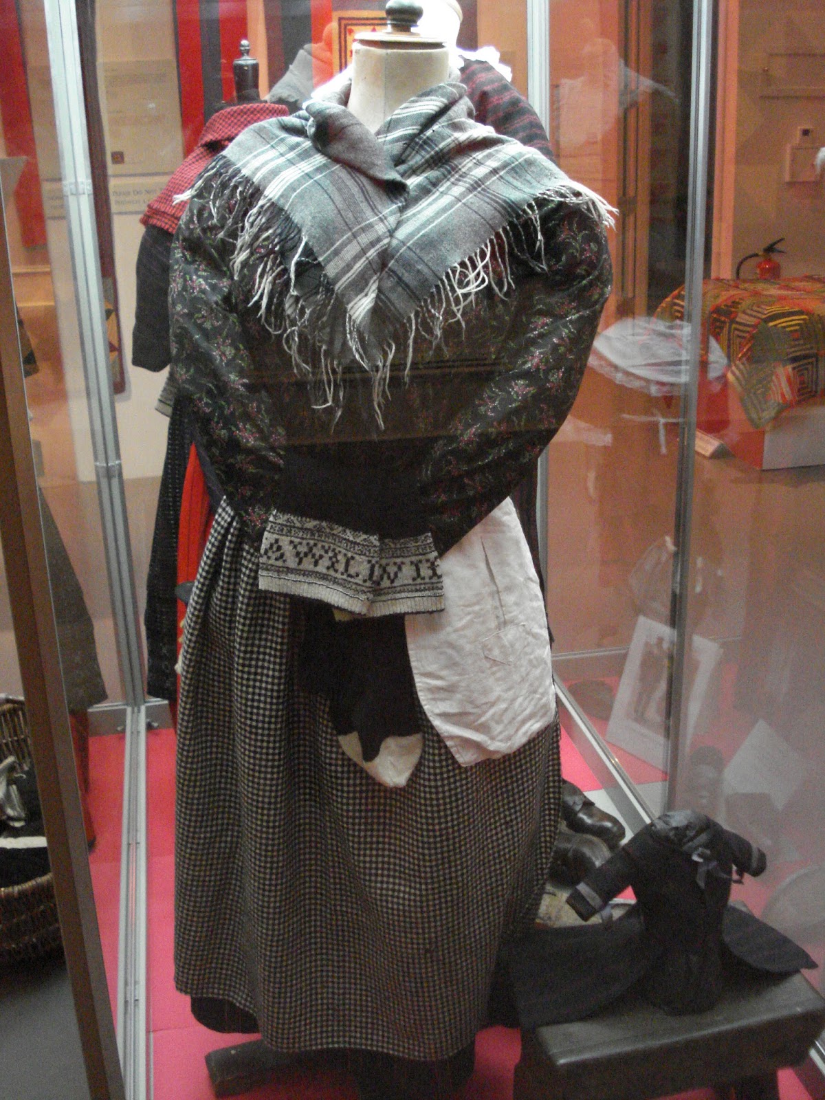 Welsh Quilts Traditional Welsh Womens' Clothing Quilt Museum, Lampeter