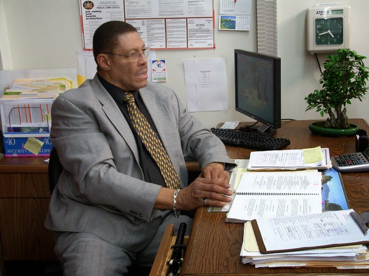 André Rocheleau, Passionné Dév des Affaires, Pubs , diffusion