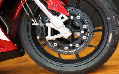 Dual Disk Brake & ABS di depan Dual Disk Brake & ABS di depan
