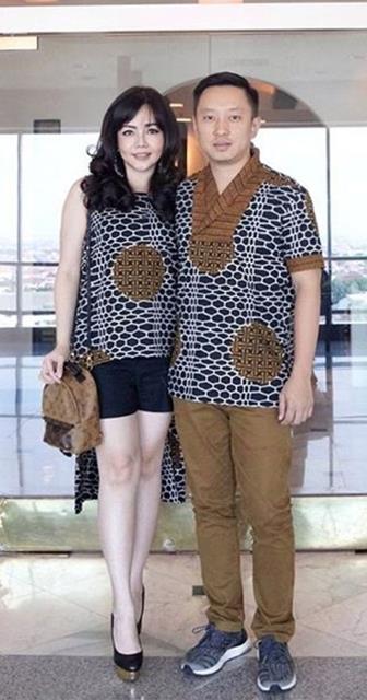 Model Baju Batik Couple Untuk Bersantai
