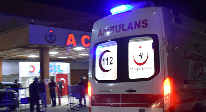 Diyarbakır-Viranşehir Karayolunda trafik kazası: 2 ölü, 2 yaralı Diyarbakır-Viranşehir Karayolunda trafik kazası: 2 ölü, 2 yaralı