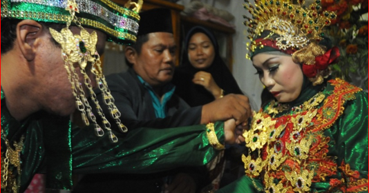 WOWW...!!! Ternyata Cewek Bugis Cewek Paling Mahal Se Indonesia, Di