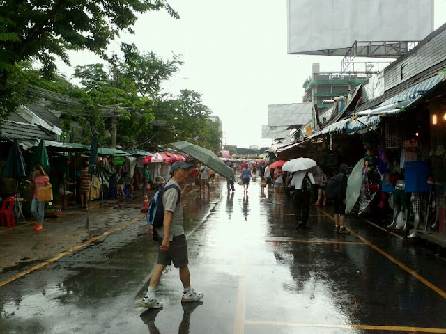 Lloviendo de vez en cuando Lloviendo de vez en cuando