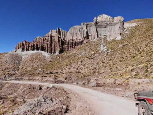 Beeindruckendes Panorama auf der Fahrt nach Guadalupe. Etwa eine Stunde mit dem Jeep durch die Anden