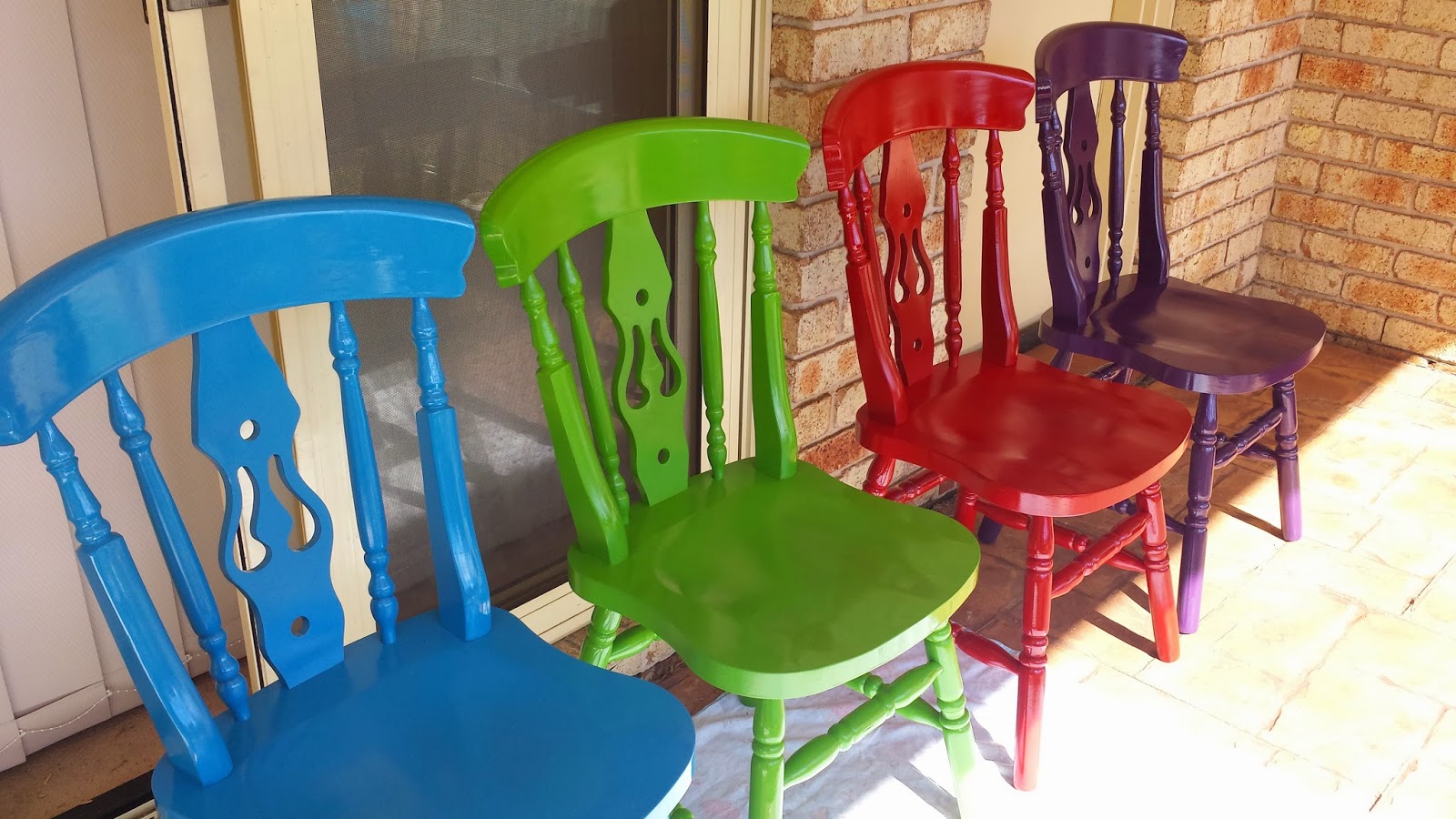 my little world Upcycling dining room chairs with spray paint!