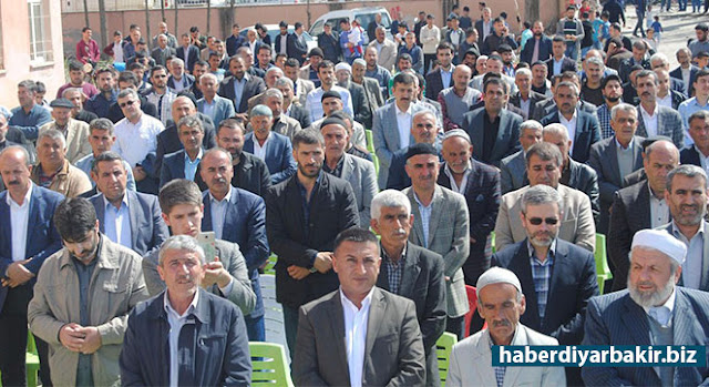 Bismil Tepe Mahallesi kutlu doğum etkinliği 2017 DİYARBAKIR-Peygamber Sevdalıları Platformu tarafından Diyarbakır’ın Bismil ilçesine bağlı Tepe Mahallesi’nde “Hak ve Adalet Rehberi Hz Muhammed (sav)” temalı Kutlu Doğum etkinliği düzenlendi.