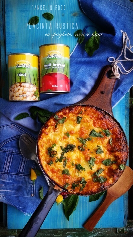 Placinta rustica cu spaghete, rosii si naut