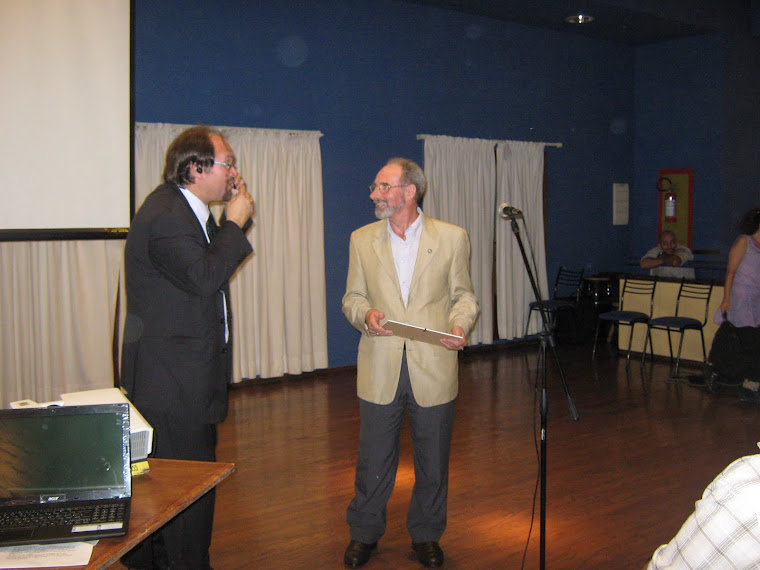 Entrega del Premio Ícono 2012 "PRof. Julio César Musso" al Prof. Roberto Bardecio Olivera