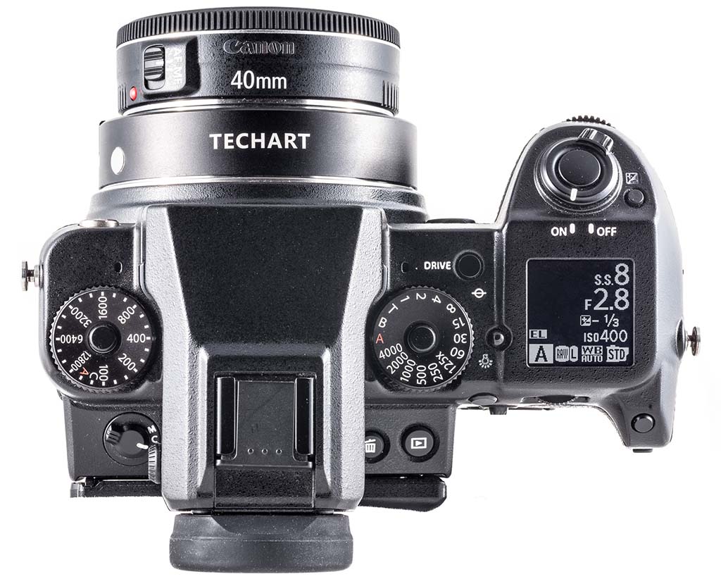 Адаптер Techart EF-GFX с объективом Canon EF на камере Fujifilm GFX