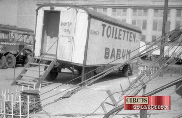 la roulotte WC du Cirque Barum Kreiser 