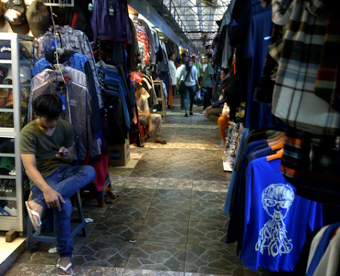 Tips Jitu Wisata Belanja Murah di Pasar Underground Jakarta
