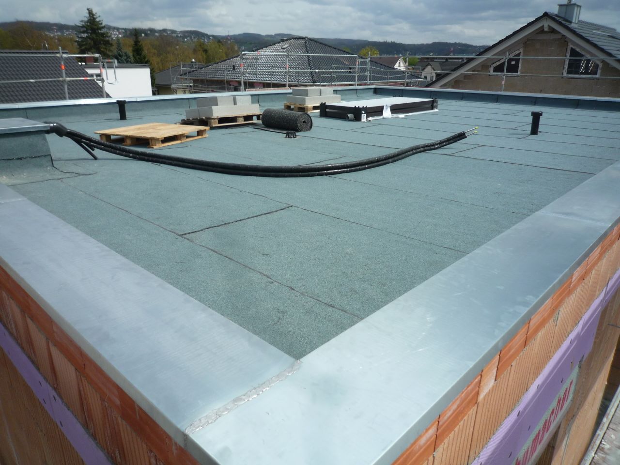 Solar panels installed on Flachdach