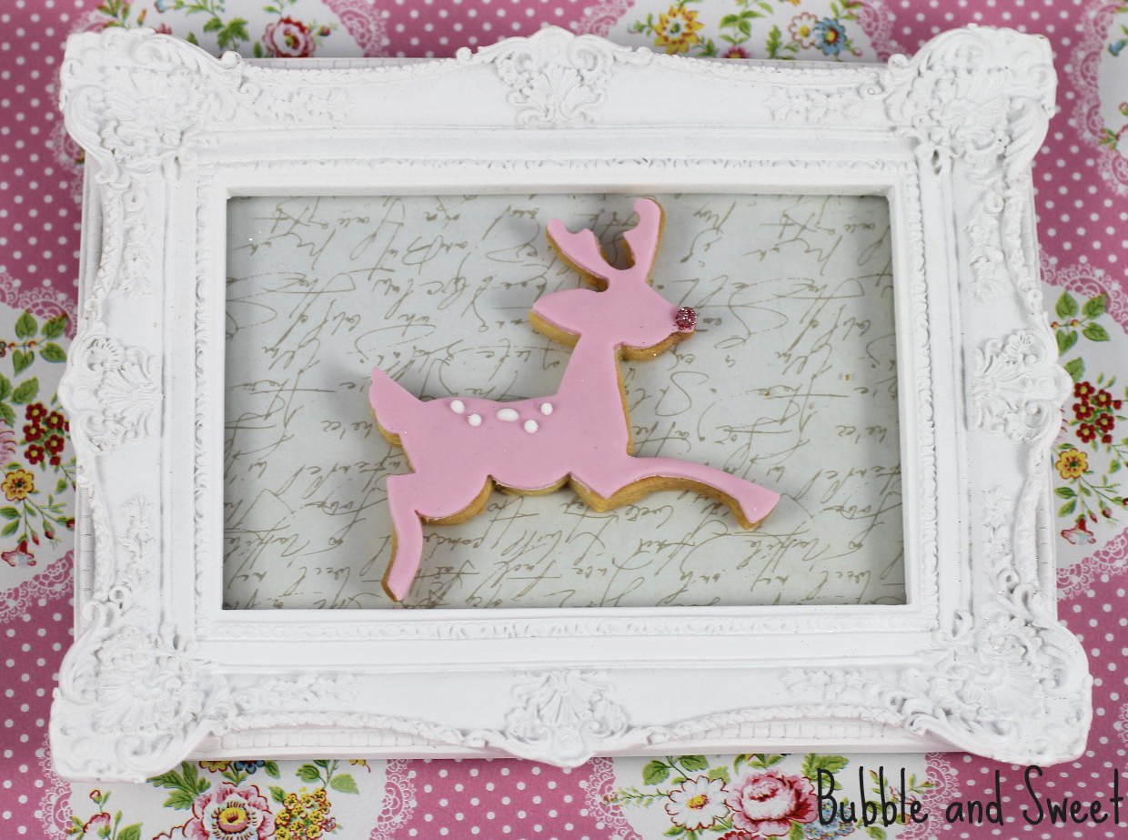 http://4.bp.blogspot.com/-AKGEpeFGrd0/ULpnJ1GsrDI/AAAAAAAAHkE/1eetzh6BrzE/s1600/cutest+christmas+cookie+pretty+reindeer+cookies+pink+glitter+white+frame.jpg