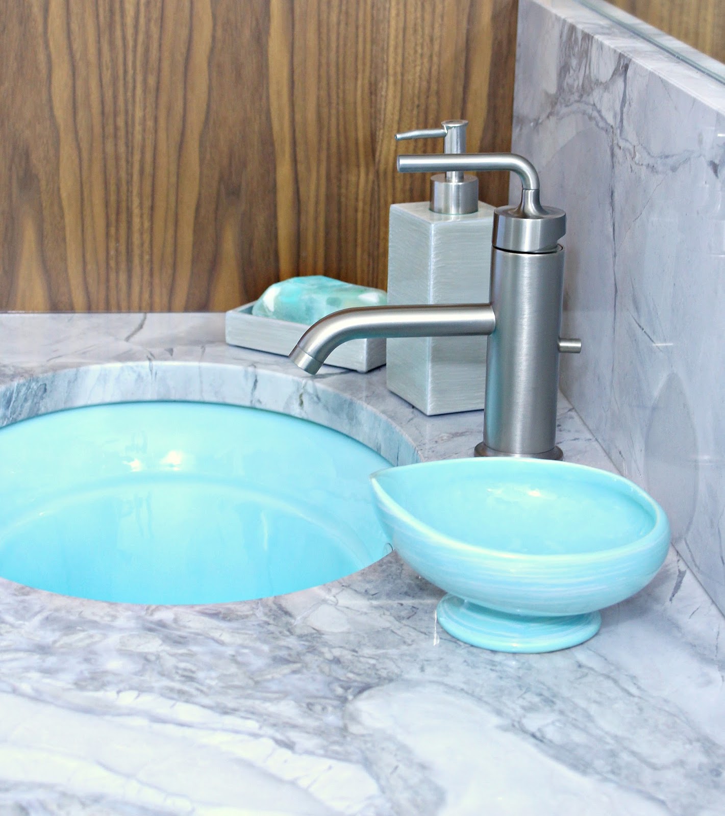 turquoise bathroom decor Mid-Century Modern Inspired Bathroom Renovation, Before + After - Floating Walnut Vanity, Quartzite Counters, Kohler Purist Fixtures, Aqua Sinks - from www.danslelakehouse.com