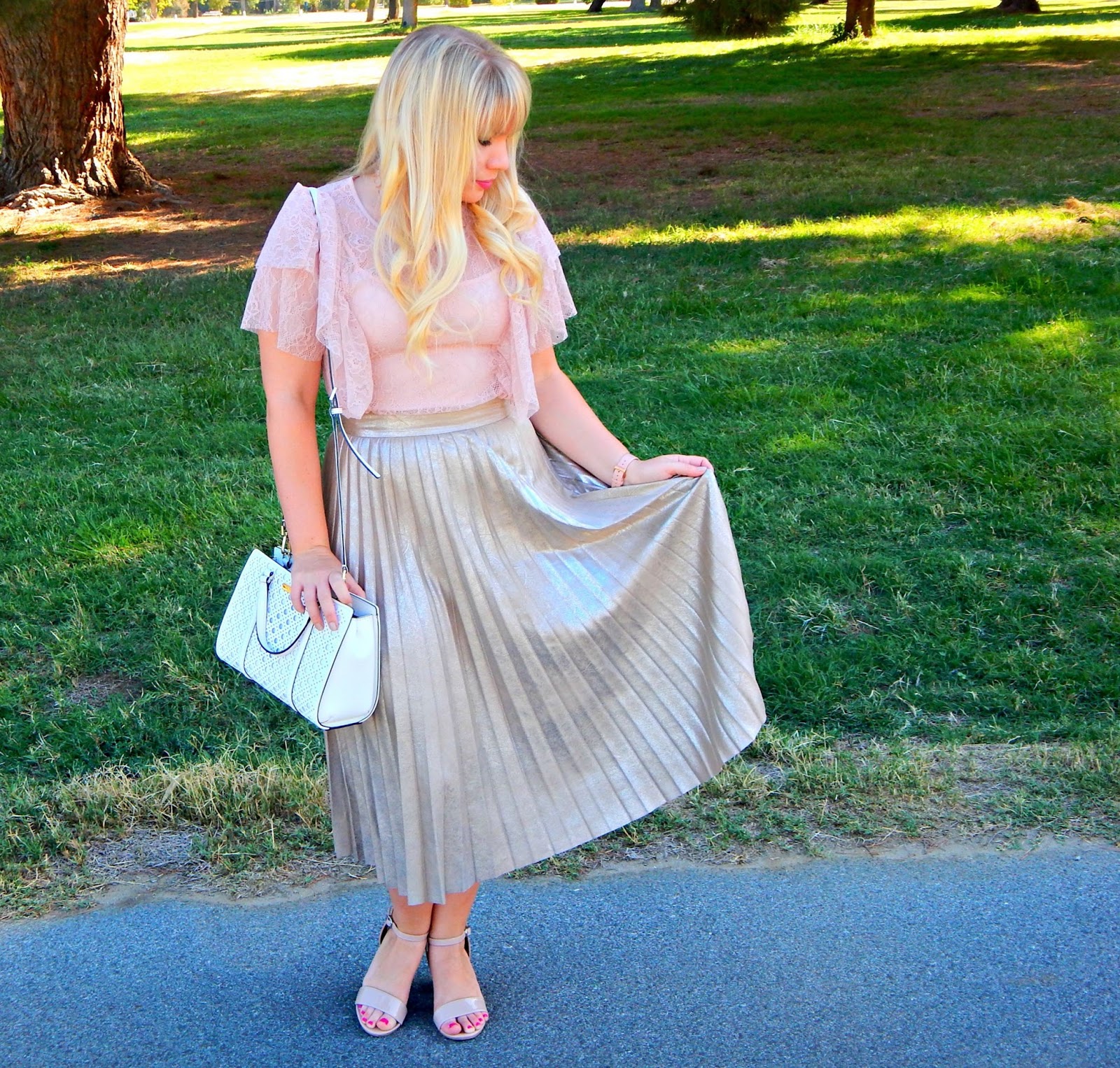 How to Wear a Gold Skirt: 7 Tips to Make You Shine