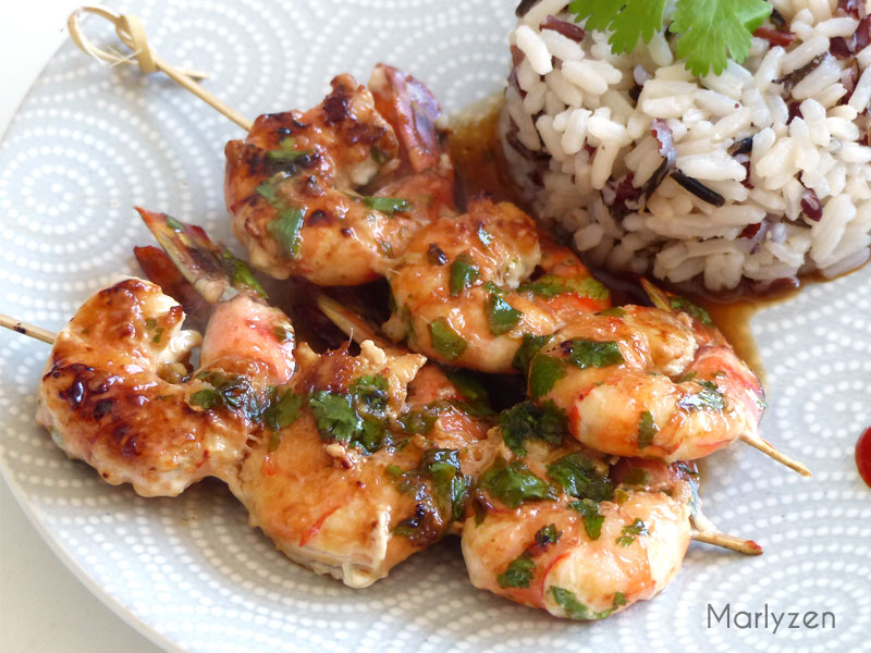 Brochettes de crevettes au gingembre, citron et huile de noix de coco