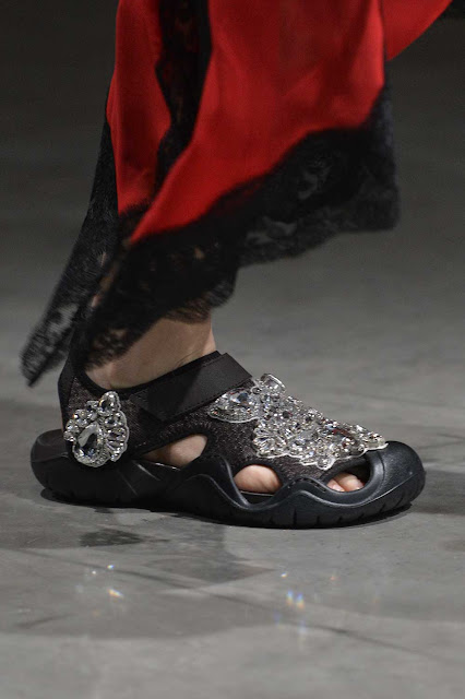 CROCS AND CHRISTOPHER KANE DEBUT NEW RUNWAY COLLABORATION AT LONDON FASHION WEEK CROCS AND CHRISTOPHER KANE DEBUT NEW RUNWAY COLLABORATION AT LONDON FASHION WEEK