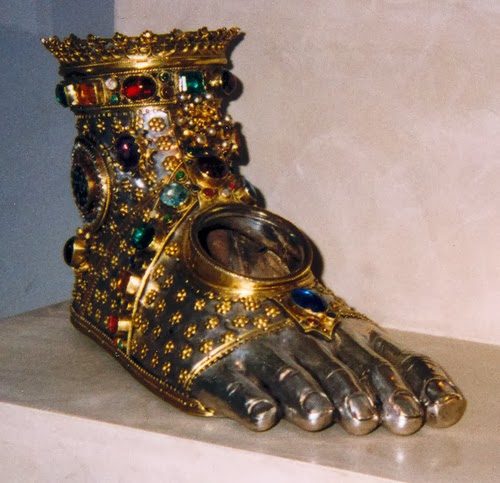   Λειψανοθήκη με λείψανο (πόδι) αναιρεθέντος νηπίου της Βηθλεέμ http://leipsanothiki.blogspot.be/