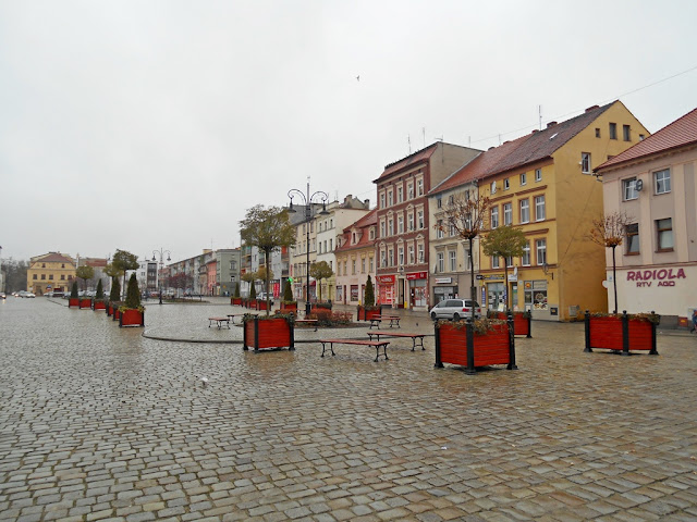 Chojnów - naprzeciwko kościoła Dolny Śląsk, kościoły, Diecezja Legnicka, zabytki, kościoły